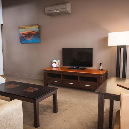 הובארט The Henry Jones Art Hotel מראה חיצוני תמונה A living room in a typical apartment at the Village at Grand Traverse Commons