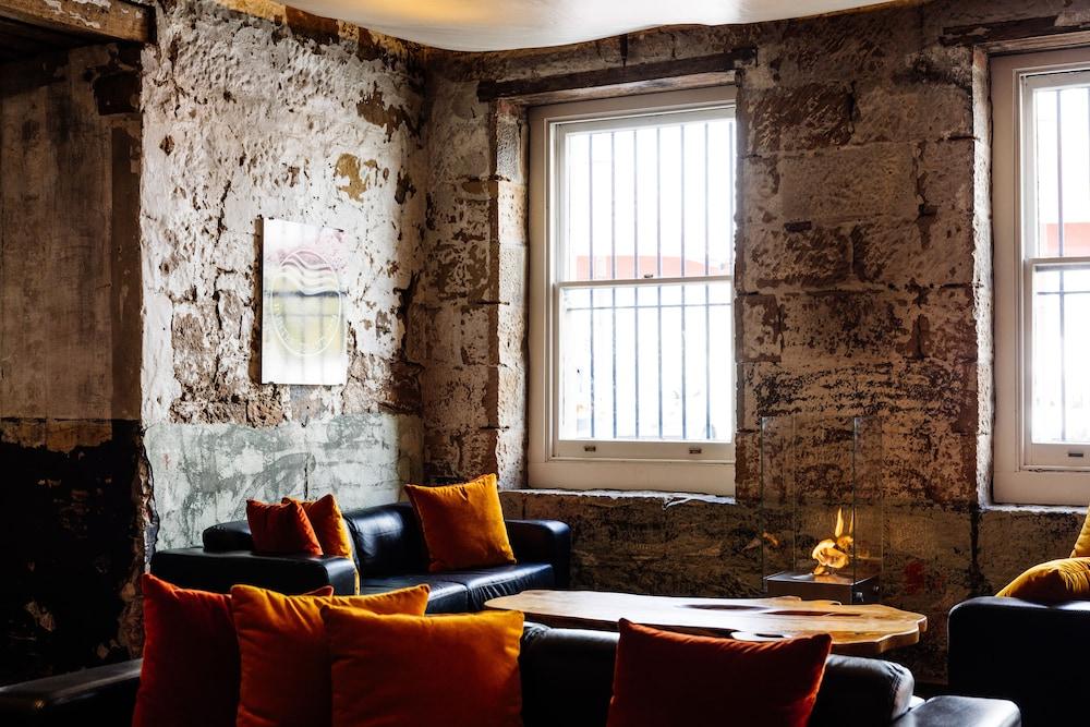הובארט The Henry Jones Art Hotel מראה חיצוני תמונה The interior of the Old Dispensary