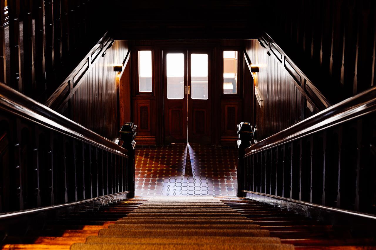 הובארט The Henry Jones Art Hotel מראה חיצוני תמונה The staircase of the main building